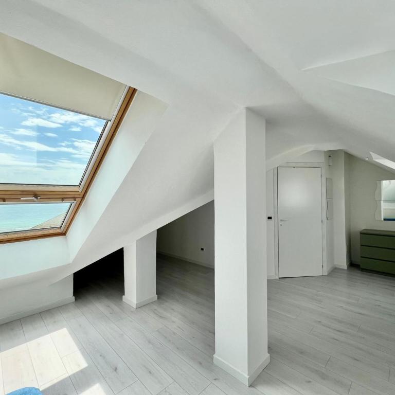 Lignano top-floor flat near center - Apartment - 17