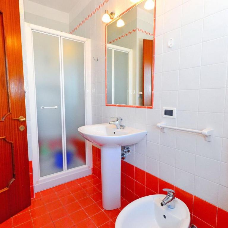 Lignano top-floor flat near center - Apartment - 23