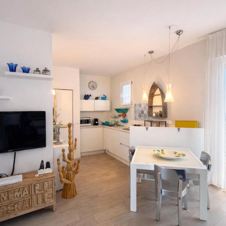 Attico Fronte Mare con Terrazza e Garage Privato - Condominio Lara - Appartamento con Vista Mare - 5
