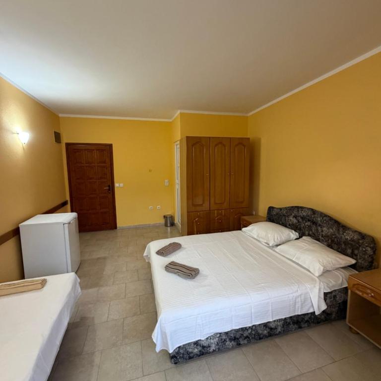 Nick & Mark - Standard Triple Room - 3