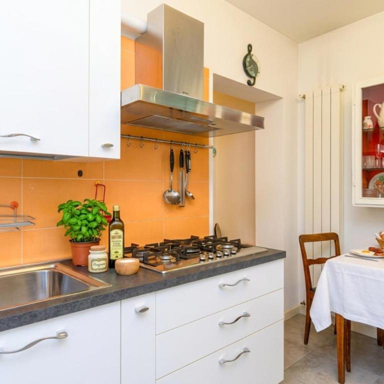 Bea's House, Restyling 2026 Sirmione with Private Garden and shared Pool DesenzanoLoft Official Partner Homes & Villas by Marriott Bonvoy - Appartamento con Vista Piscina - 15