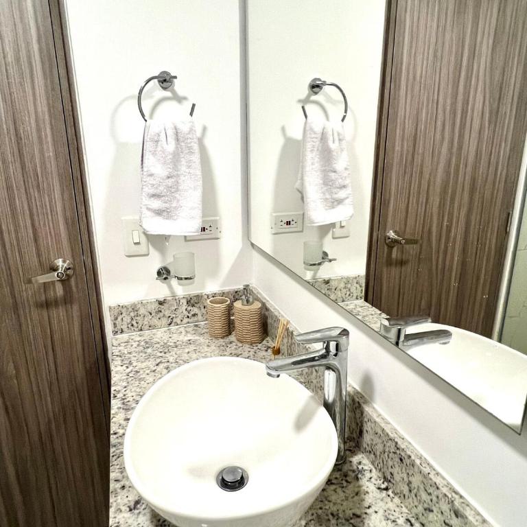 Estilo y descanso en la mejor zona de Cartagena - Two-Bedroom Apartment - 56