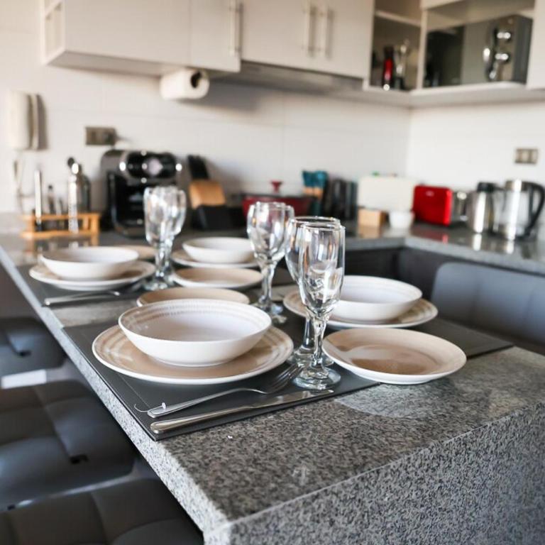 Departamento Premium Vista Laguna Cama King TV 55 Smart Lavadora Secadora Maquina de Cafe - Apartamento de 1 dormitorio - 16