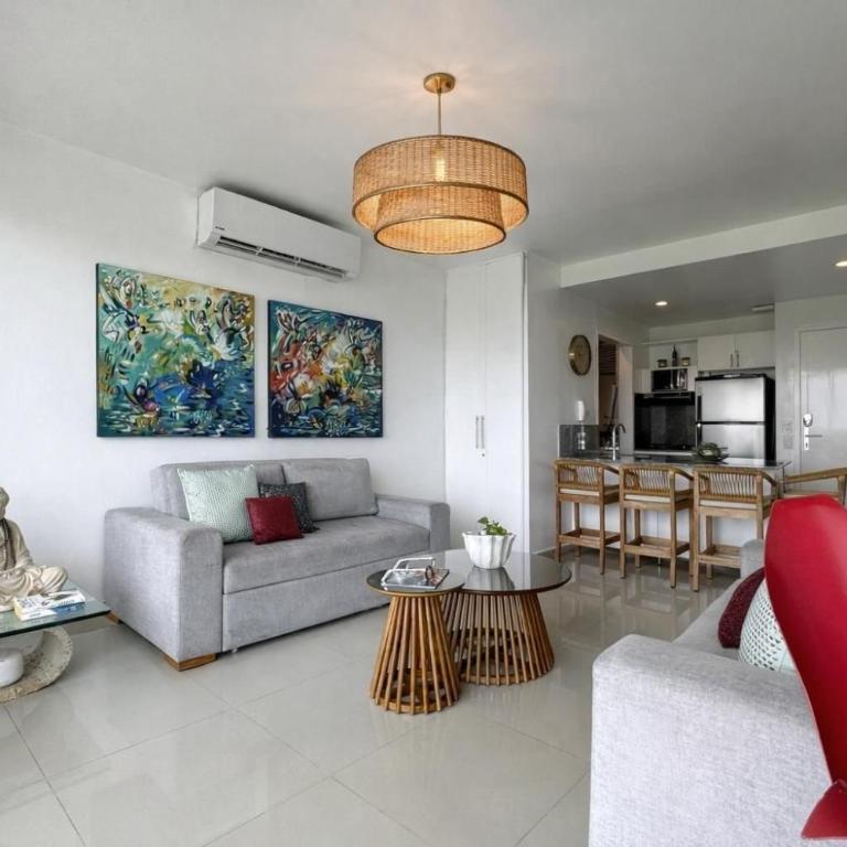 Oceanfront condominium with direct access to the beach. - One-Bedroom Apartment with Lake View - 4