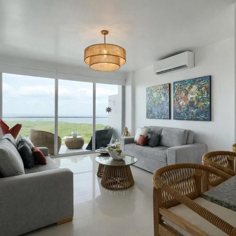 Oceanfront condominium with direct access to the beach. - One-Bedroom Apartment with Lake View - 5