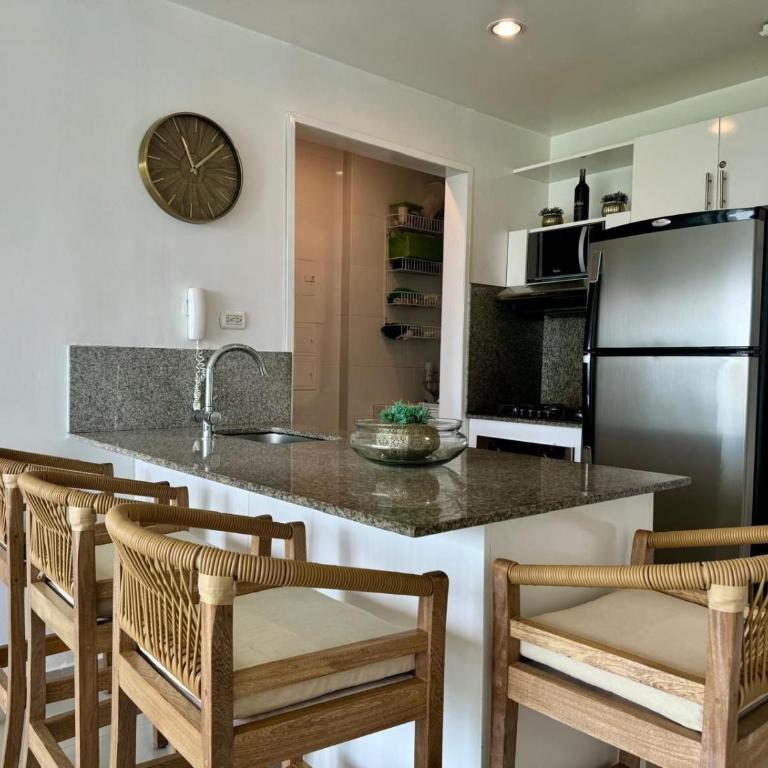 Oceanfront condominium with direct access to the beach. - One-Bedroom Apartment with Lake View - 11