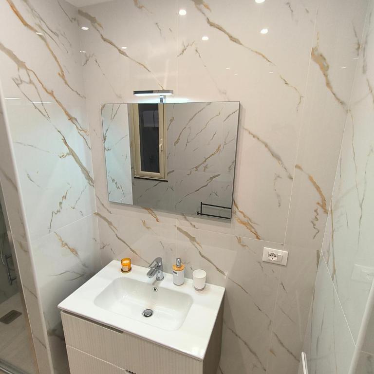 Mi&Lu apartament -Royal Palace & free parking - Casa con 2 Camere da Letto - 13