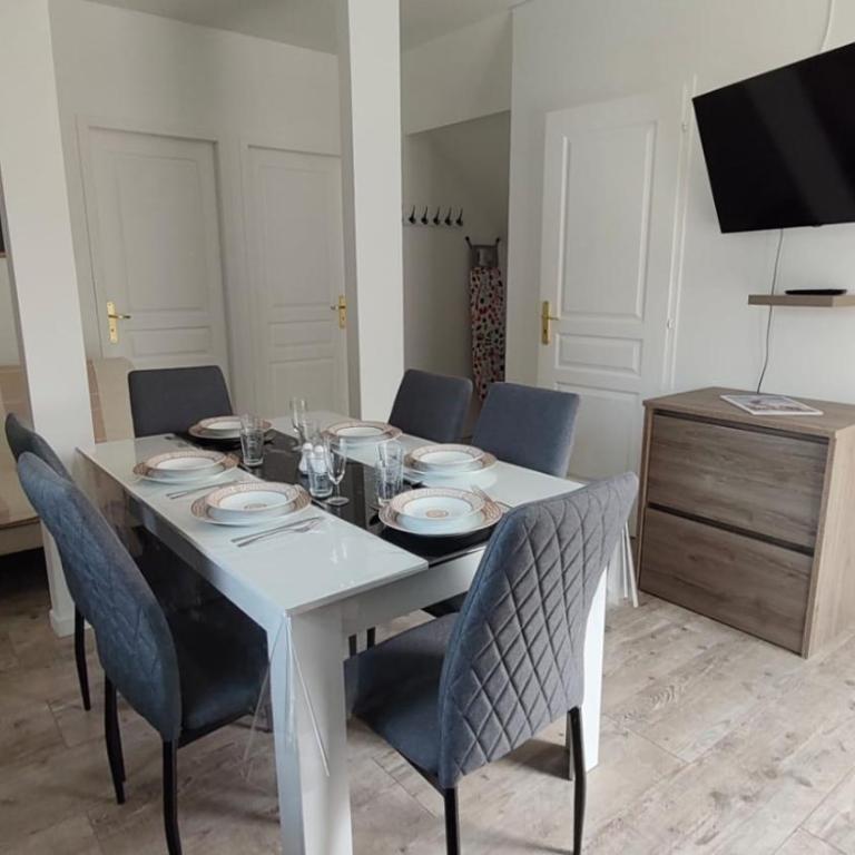 Résidence des Fleurs - Les Escapades Familiales - 1 à 6 personnes - Two-Bedroom Apartment with Garden View - 1