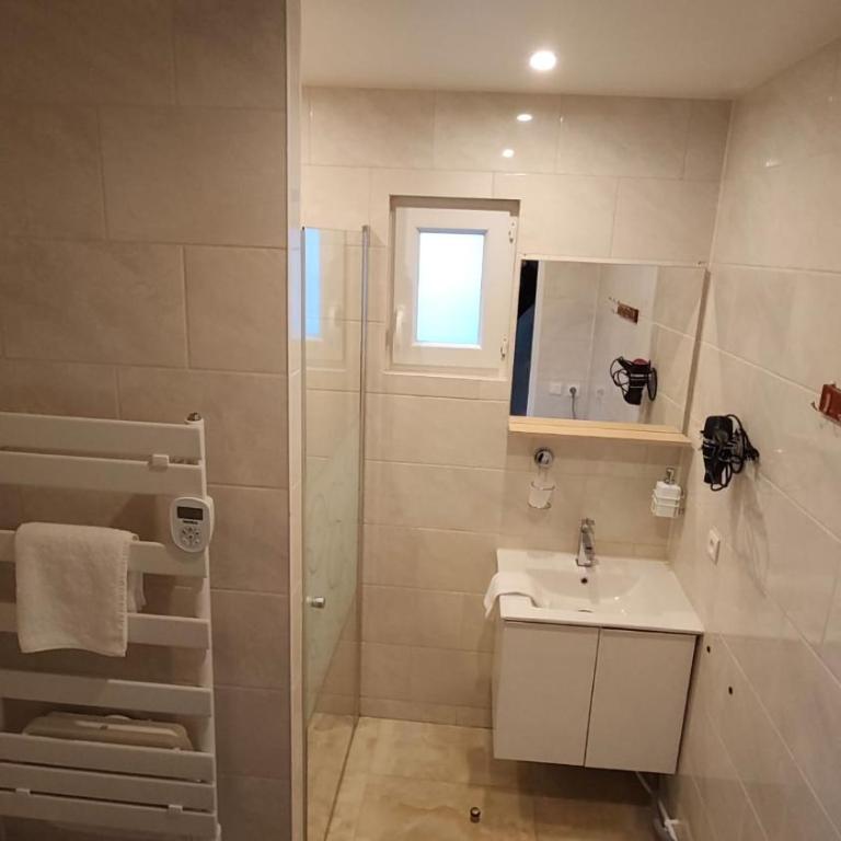 Résidence des Fleurs - Les Escapades Familiales - 1 à 6 personnes - Two-Bedroom Apartment with Terrace - 4