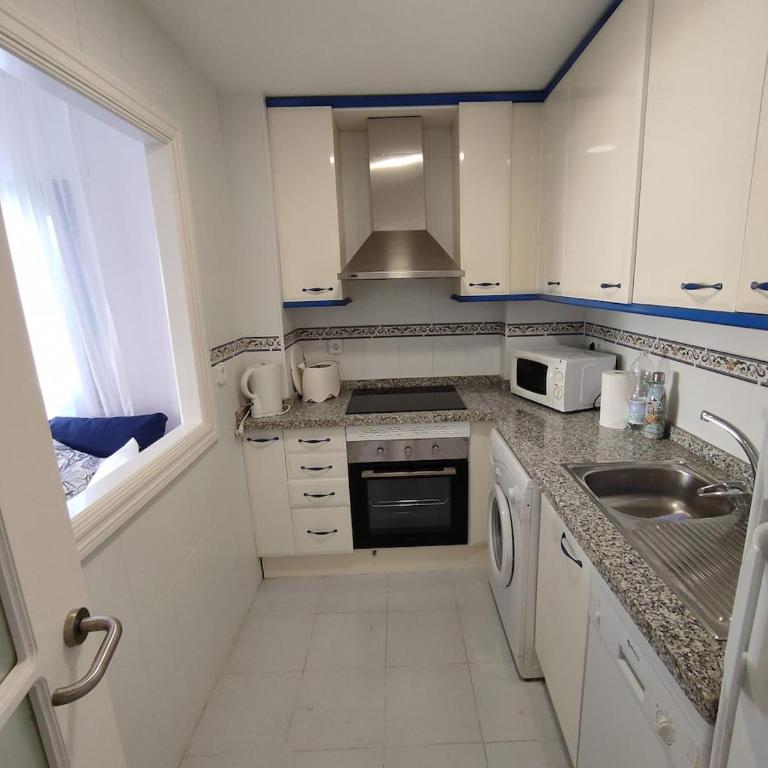 Fun & Work Apartment with Terrace & Pools, Duquesa Golf, Manilva - Apartamento de 1 dormitorio - 12