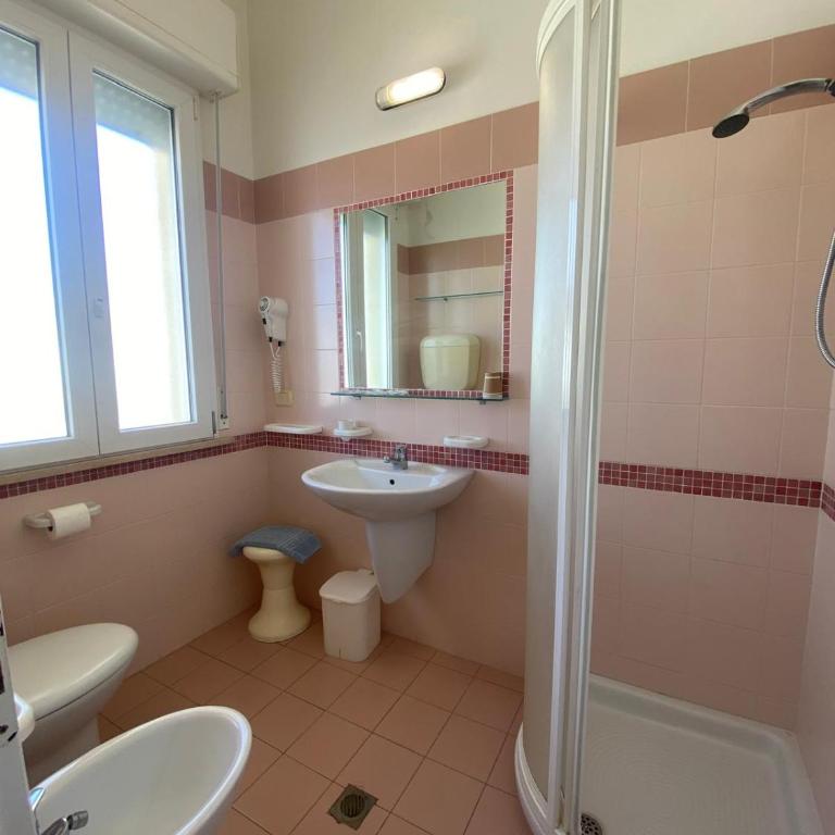 Hotel HARRY'S Hospitality Riccione-Fronte Mare - Camera Singola con Balcone - 2