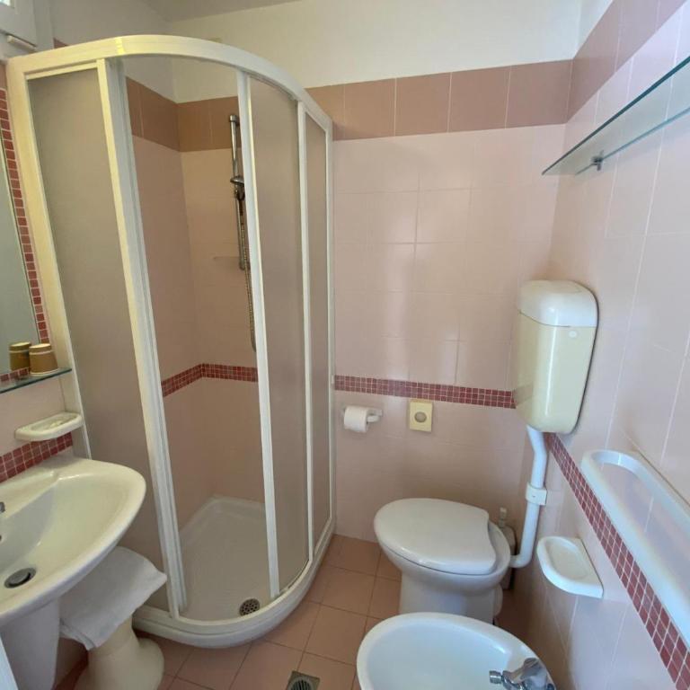 Hotel HARRY'S Hospitality Riccione-Fronte Mare - Camera Doppia con Letti Singoli con Balcone - 1