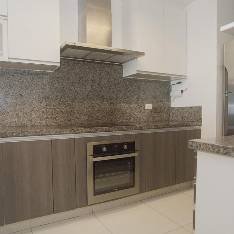 Ocean Breeze & City Vibes Luxury Stay in Lima - Two-Bedroom Apartment - 10