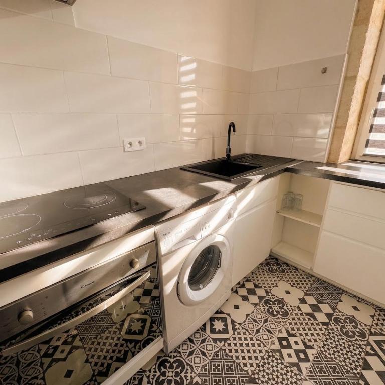 Appartement T2 centre-ville Nîmes - Appartamento con 1 Camera da Letto - 7