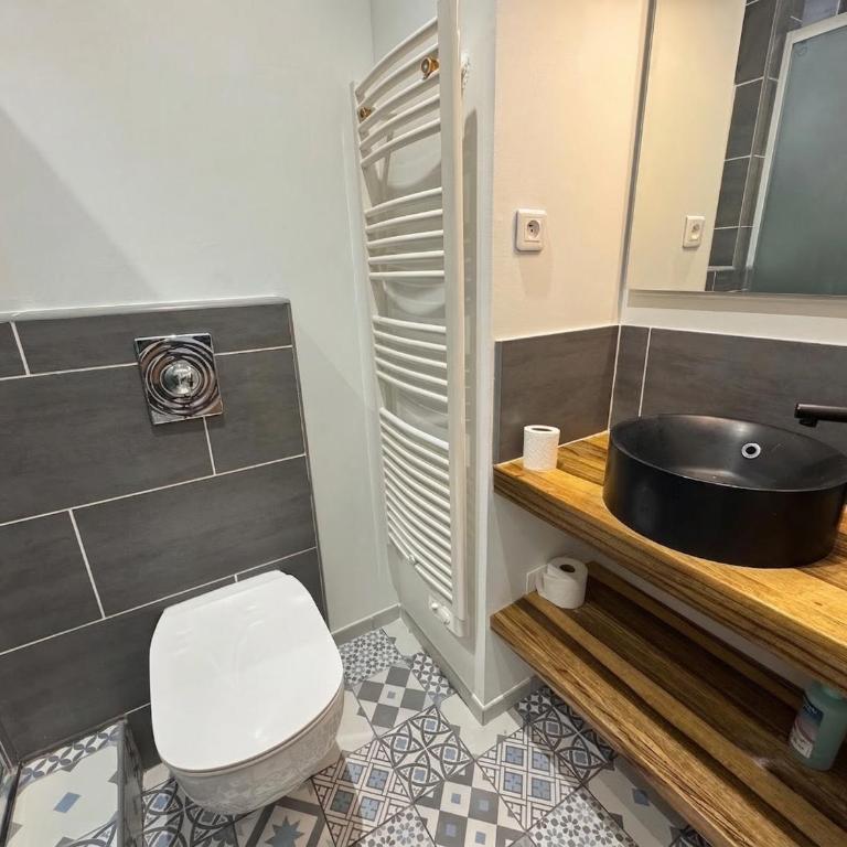 Appartement T2 centre-ville Nîmes - Appartamento con 1 Camera da Letto - 10