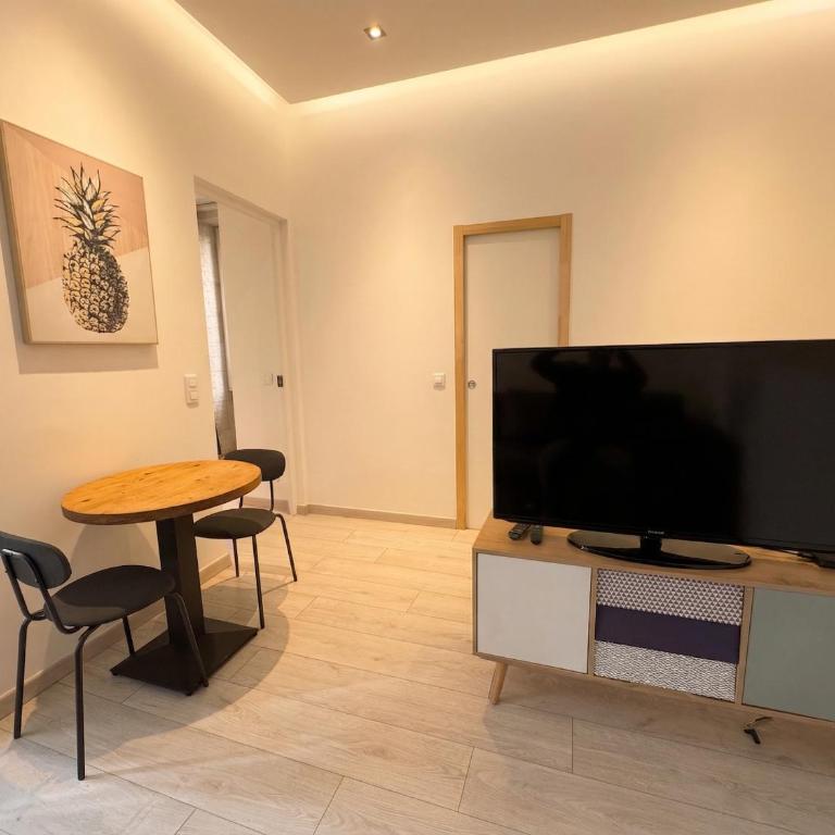 Appartement T2 centre-ville Nîmes - Appartamento con 1 Camera da Letto - 14