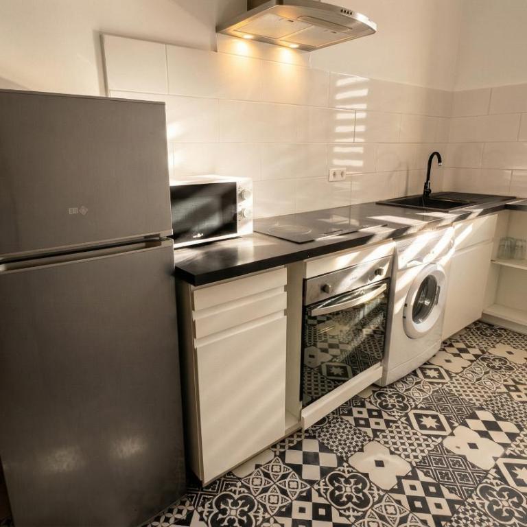 Appartement T2 centre-ville Nîmes - Appartamento con 1 Camera da Letto - 3