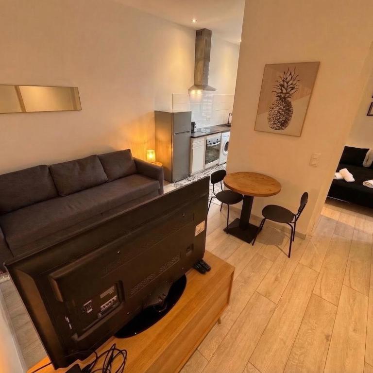 Appartement T2 centre-ville Nîmes - Appartamento con 1 Camera da Letto - 15