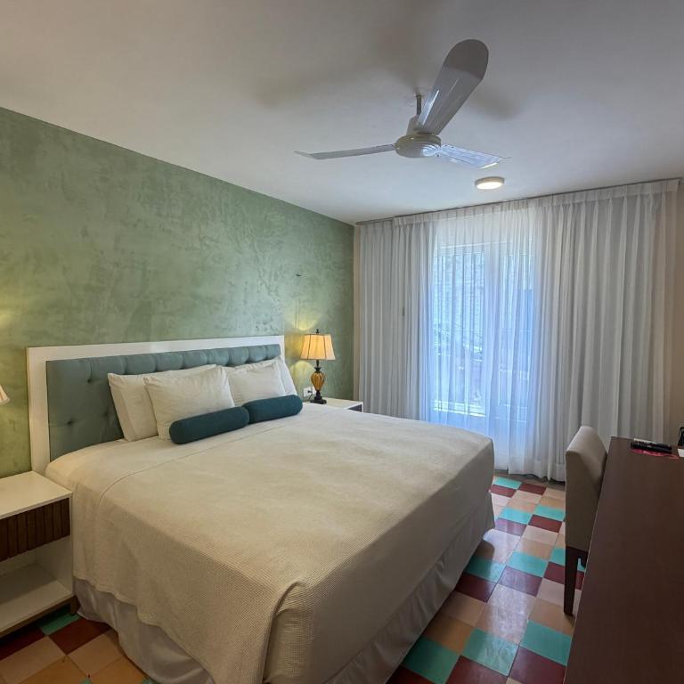 Art 57 Hotel - Adults Only - Standard Queen Room - 7