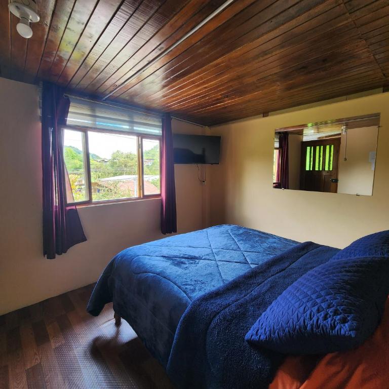 LA TRANQUILIDAD - Double Room with Private Bathroom - 1