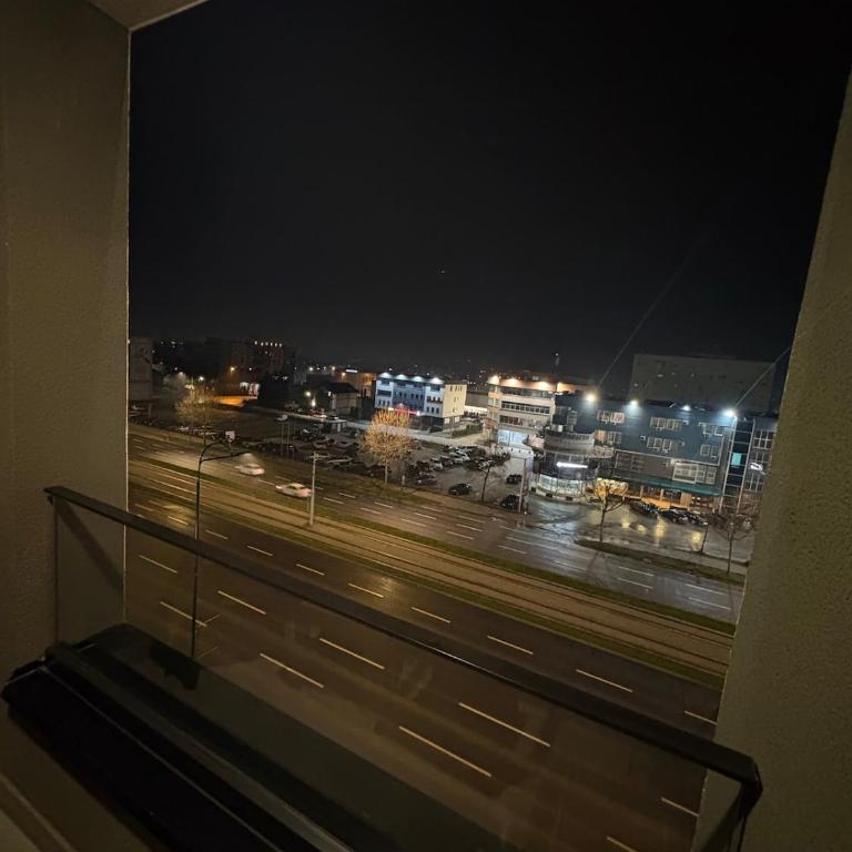 Modern Two Bedroom Apartment Bulevar Sarajevo Private Garage - Apartman sa 2 Spavaće Sobe - 11