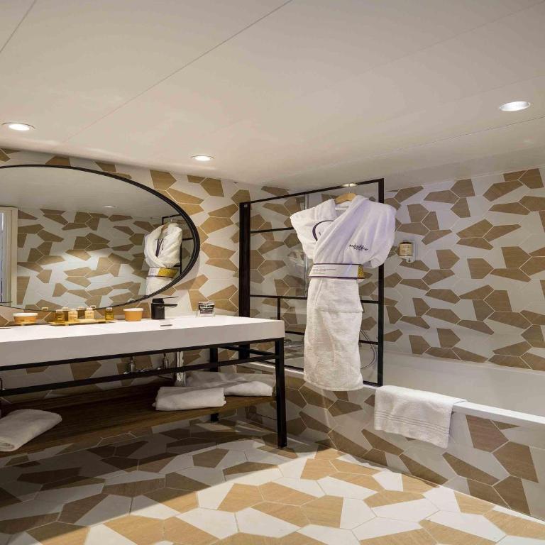 Mercure Cannes Mandelieu - Chambre Deluxe avec Lit Double et Lits Superposés - 3