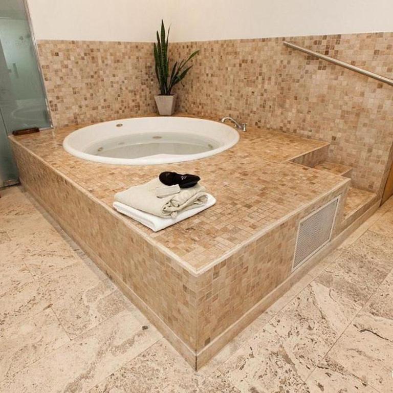 Mitre apert Suites - Two-Bedroom Apartment - 5