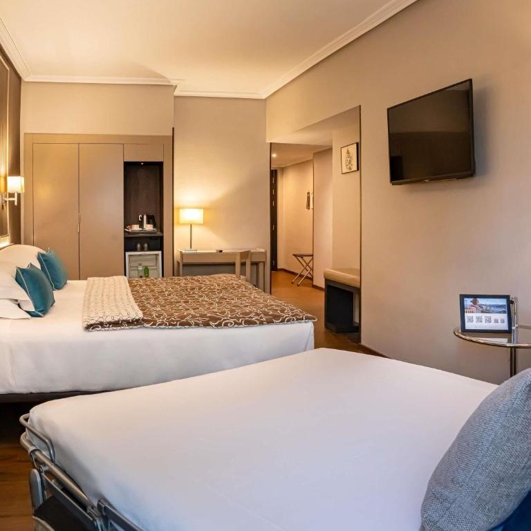 Mercure Monte Igueldo - Habitación Doble Estándar con sofá y vistas a la montaña - 2 camas - 1