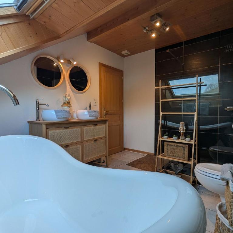 Chalet chaleureux à Gérardmer avec spa et sauna - FR-1-589-843 - Maison de Vacances - 30