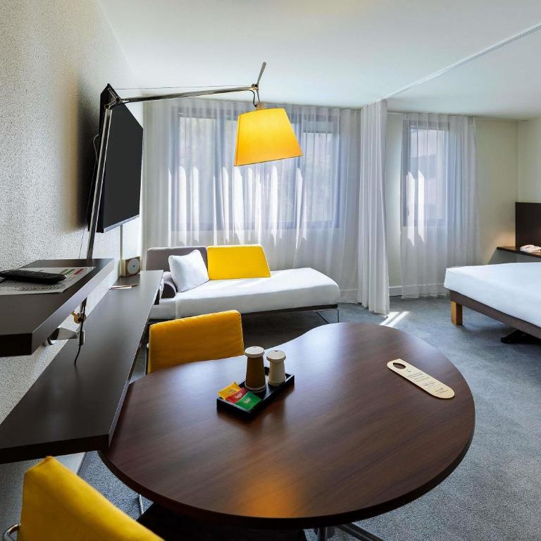 Novotel Suites Paris Stade de France - Superior Suite with Double Bed and Sofa Bed - 13
