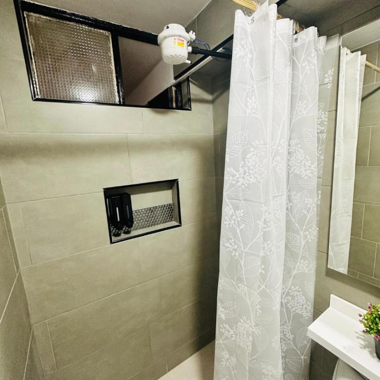 Habitación cerca al aeropuerto en apartamento compartido - Apartamento de 1 dormitorio - 22