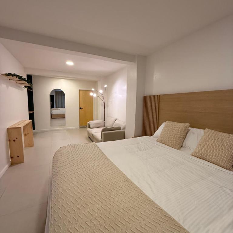 RA Suites - Queen Studio - 9