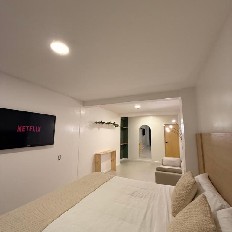 RA Suites - Queen Studio - 10