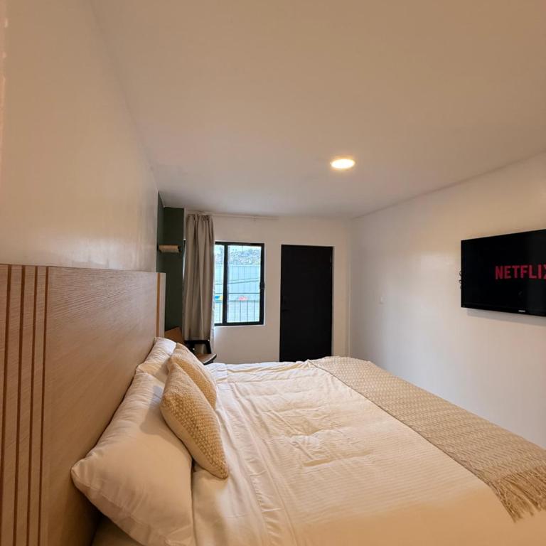 RA Suites - Queen Studio - 11