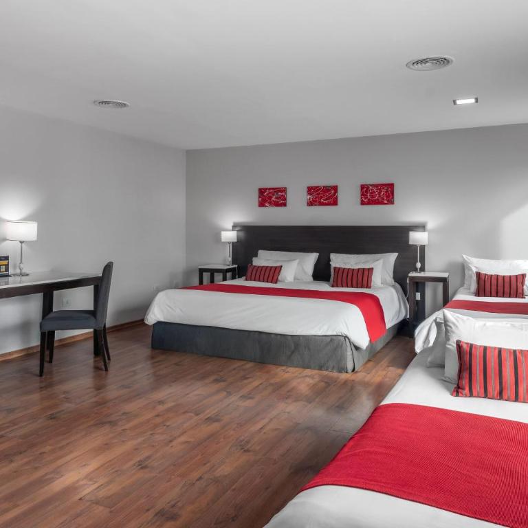 Dazzler by Wyndham Puerto Madryn - Family Room with City View - Non-Smoking - 3