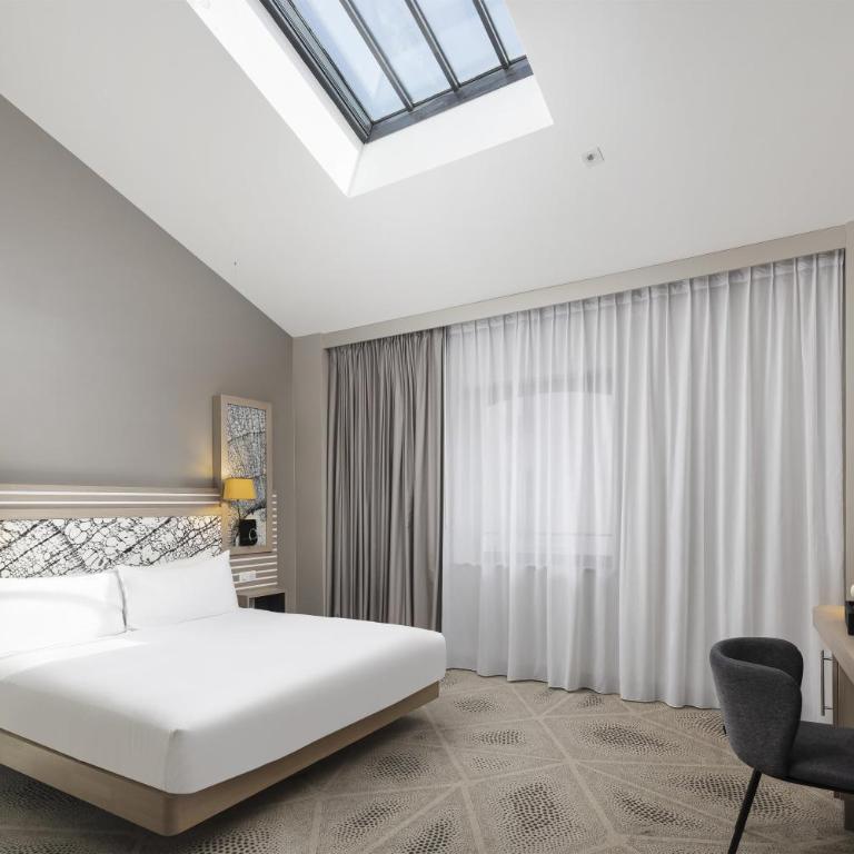 Hilton Garden Inn Paris La Villette - Deluxe King Skylight Room - 1