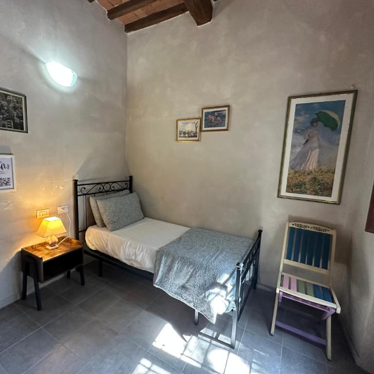 - Il Casale Toscano - 5 minutes by car from Pisa Tower - CHECK IN FROM 3 PM - Rooms only with fan - No breakfast & No fridge - Free parking - - Camera Budget Doppia con Letti Singoli - 3