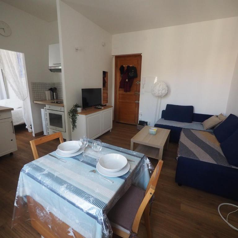 Le Picaflor YourHostHelper - One-Bedroom Apartment - 1