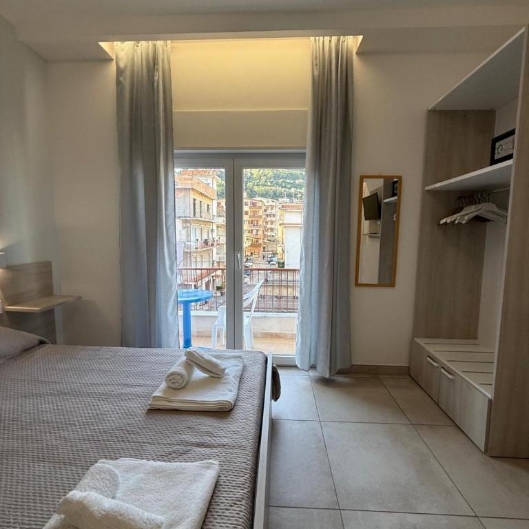 Porta sul Mare - King Room with Balcony - 9