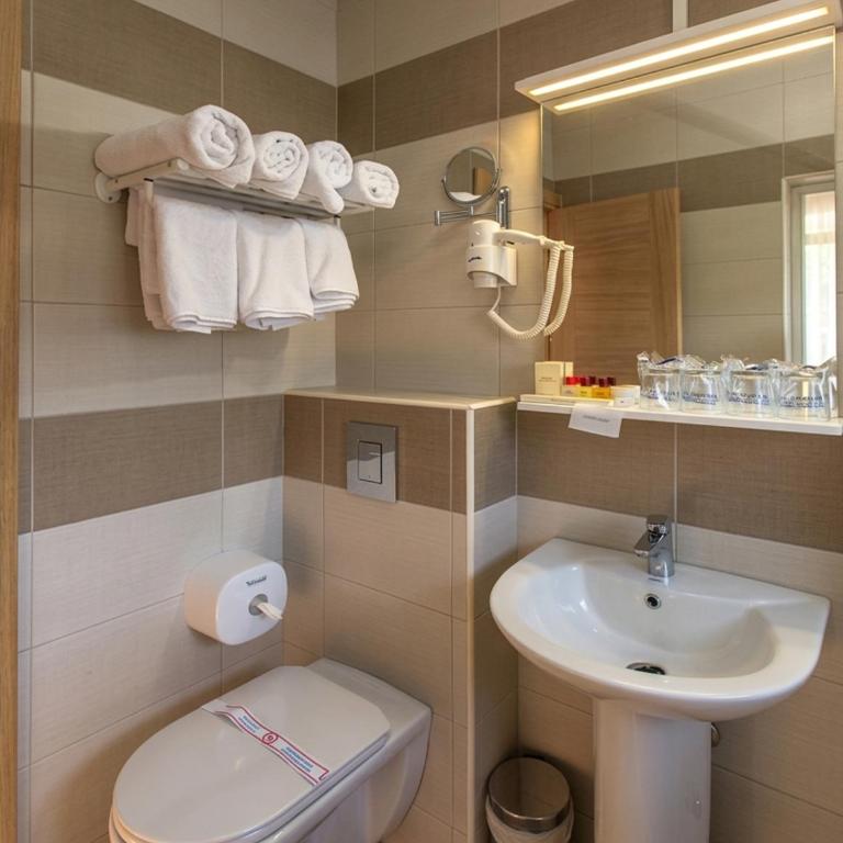 Sutomore Akapulco Hotel - Dvokrevetna Soba sa Bračnim Krevetom/Zasebnim Krevetima - 5