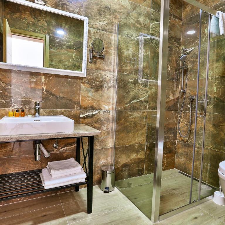 Sutomore Akapulco Hotel - Deluks Dvokrevetna Soba sa Bračnim Krevetom / 2 Zasebna Kreveta i Pogledom na Vrt - 4