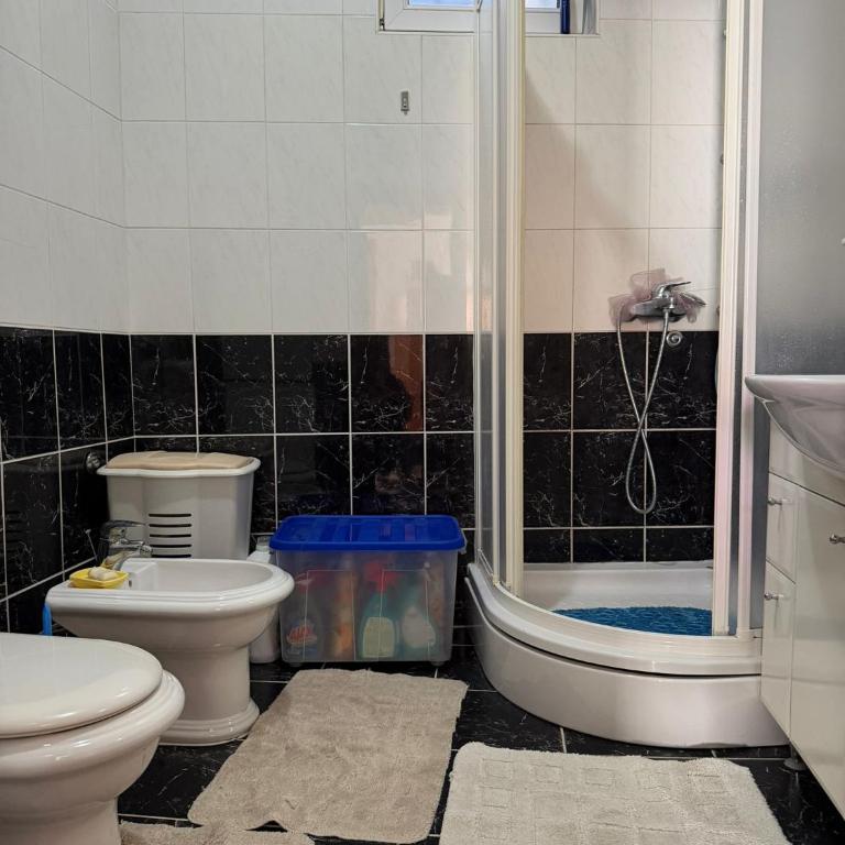 Guest House Sunshine - Double Room with Shared Toilet - 6