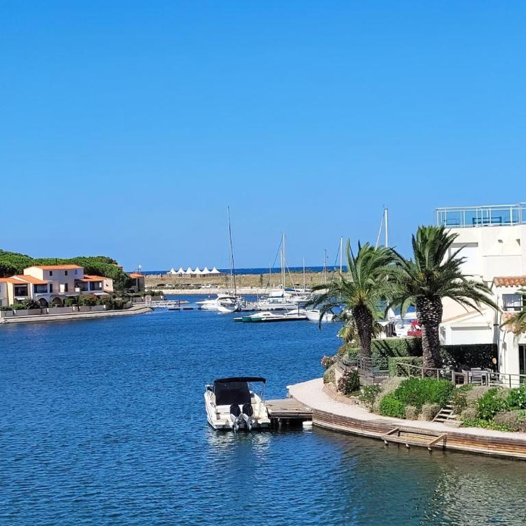 appt T2 mezzanine classé rénové 2026 avec vue paranomique sur la marina et la mer Orienté nord est et doté de plafonds hauts, cet appartement reste naturellement frais et aéré! - Apartment mit 2 Schlafzimmern und Meerblick - 1