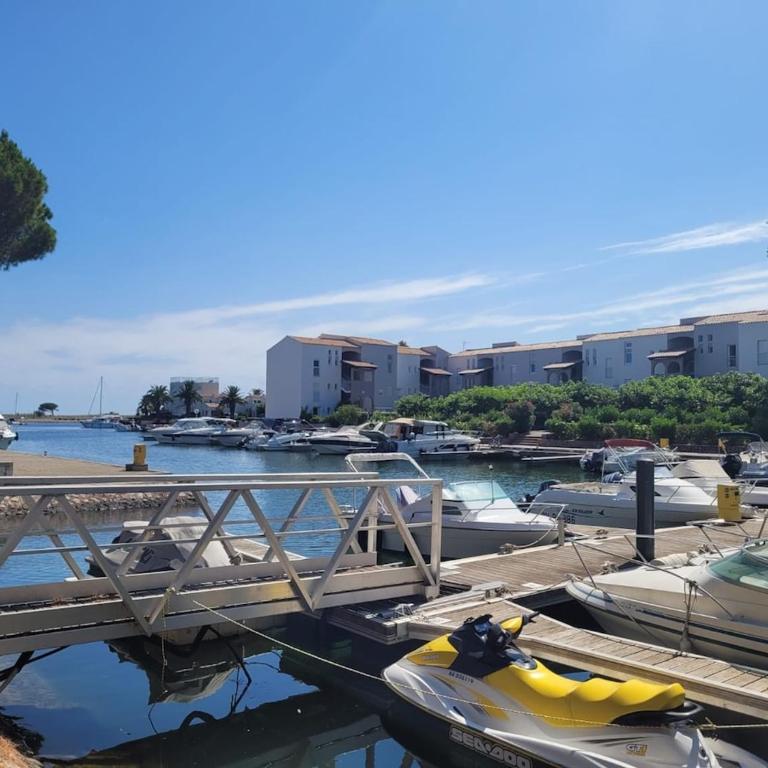 appt T2 mezzanine classé rénové 2026 avec vue paranomique sur la marina et la mer Orienté nord est et doté de plafonds hauts, cet appartement reste naturellement frais et aéré! - Apartment mit 2 Schlafzimmern und Meerblick - 25