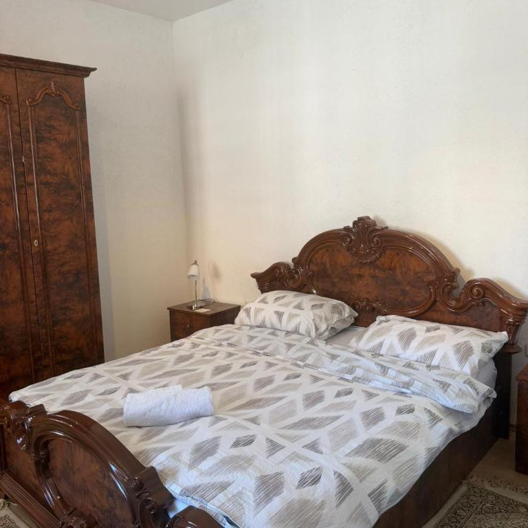 Guest House Sunshine - Double Room with Shared Toilet - 1