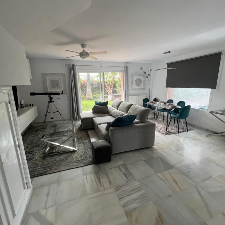 House with pool, private garden and parking - Casa con 1 dormitorio - 1