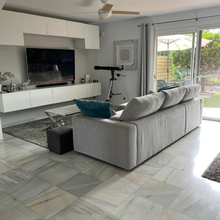 House with pool, private garden and parking - Casa con 1 dormitorio - 2