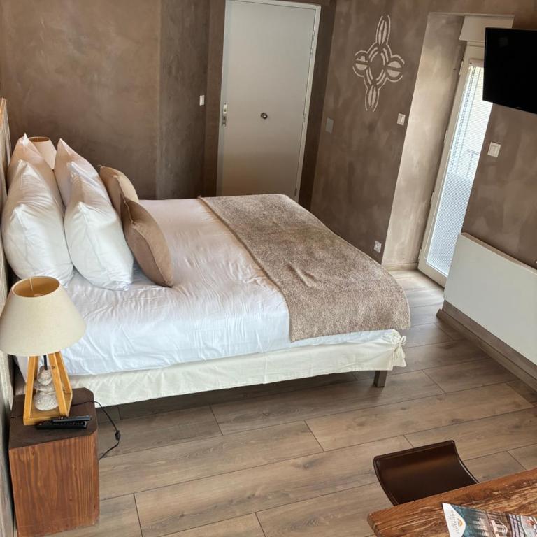 Hôtel et SPA des sources du gros noyer - Deluxe Dreibettzimmer - 3