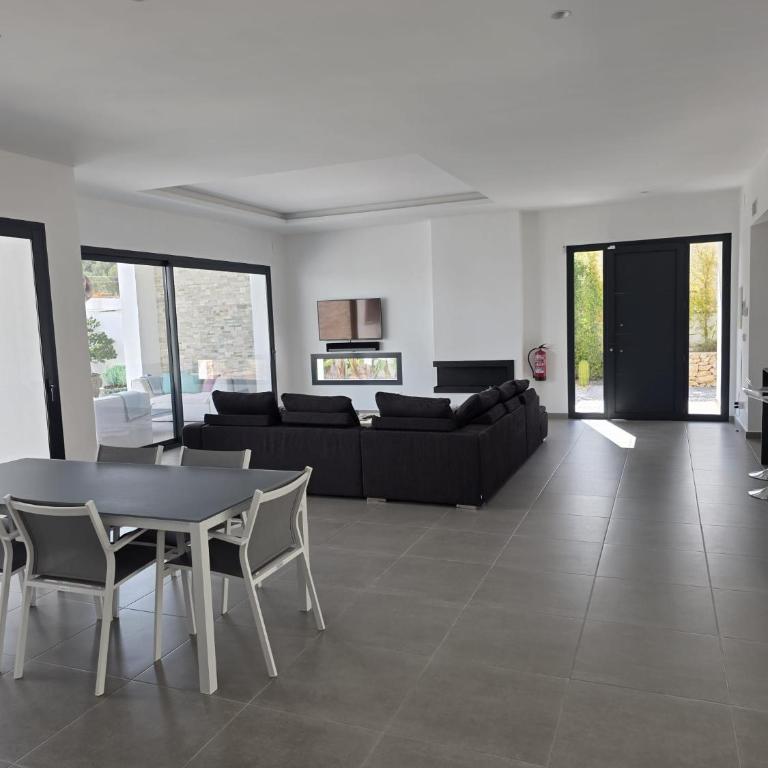 Moraira B5 - Three-Bedroom House - 33
