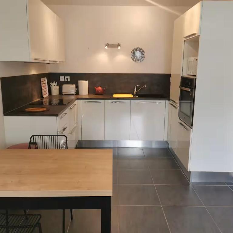Les Meridiennes, Terrasse, Plages à 5mn et parking privé - Two-Bedroom Apartment - 6